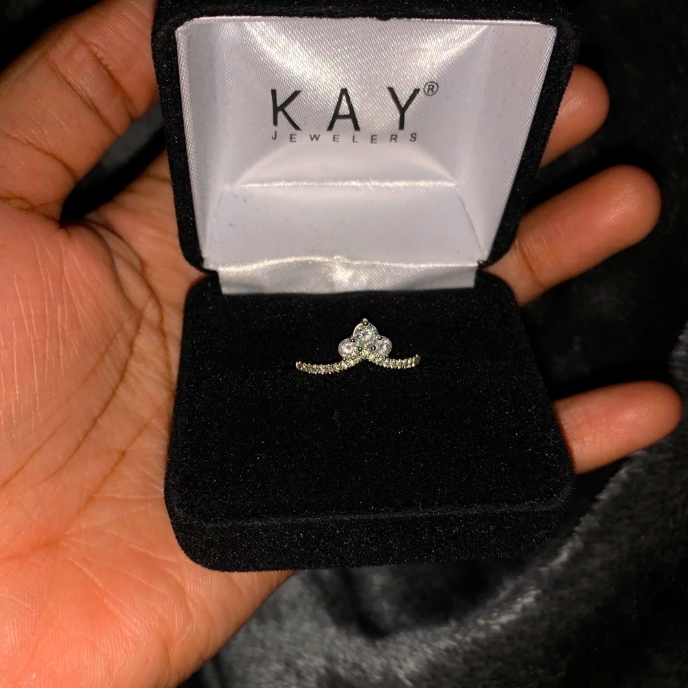 10k White Gold Promise Ring. Size 6